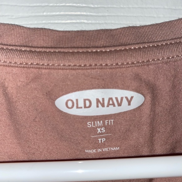 Old Navy T-shirt - Picture 2 of 2